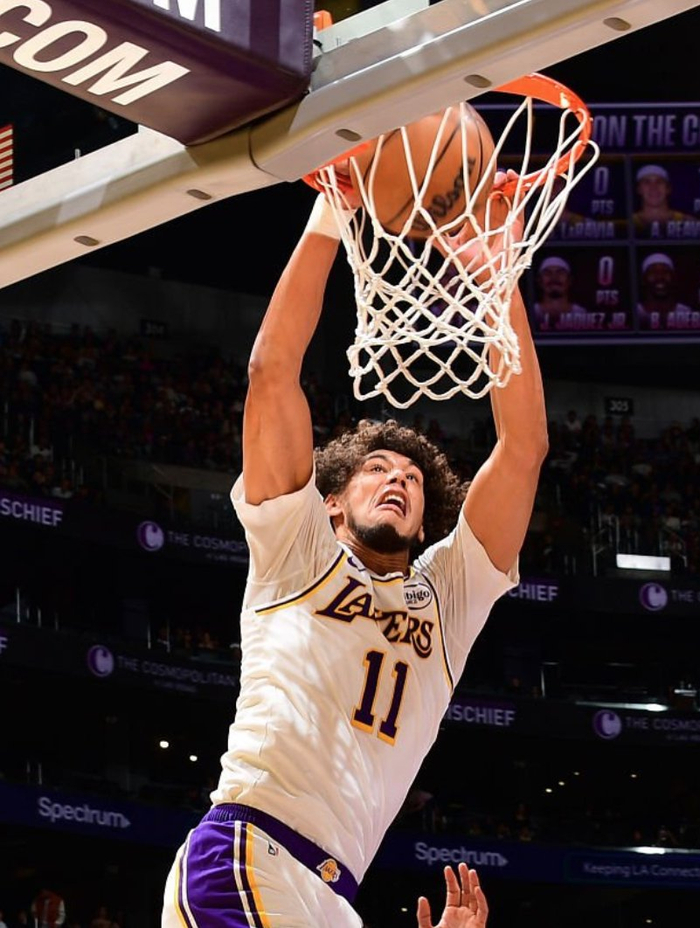 巴西碾压里昂，孔德状态火热