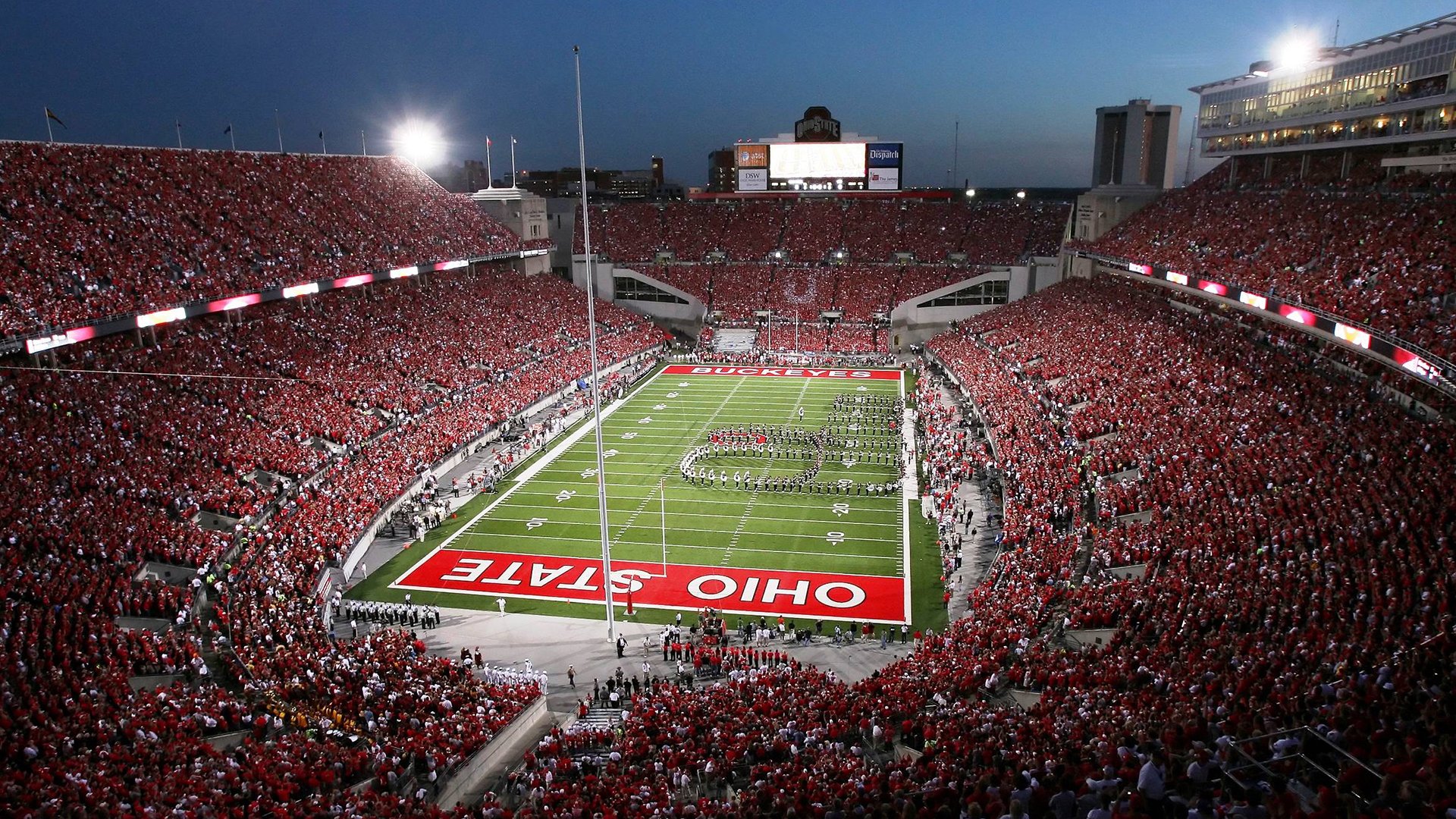 F1街道赛之夜,字母哥成为全场焦点