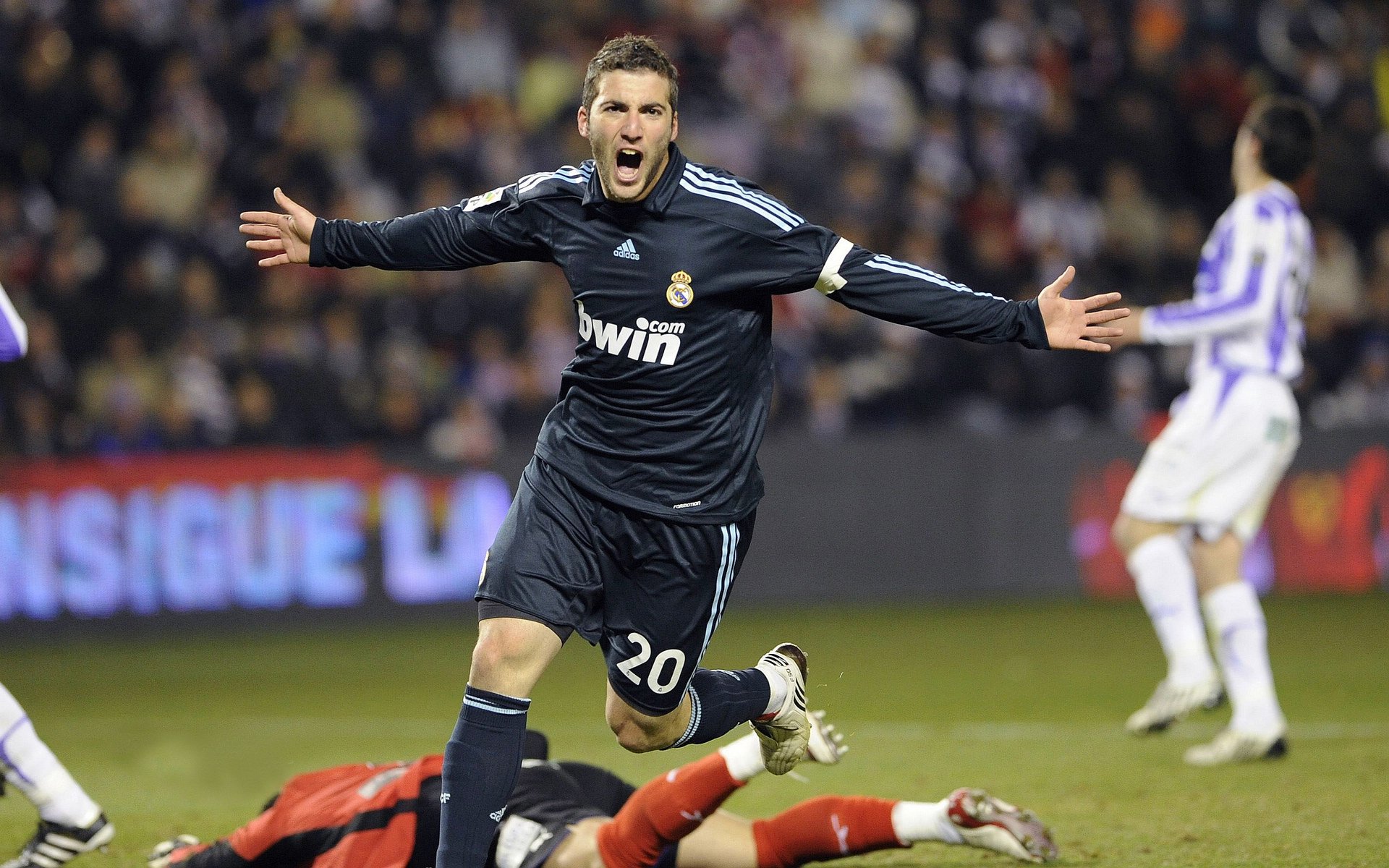 坎特再封神！摩纳哥铁血防线击溃多特，硬仗之王名不虚传