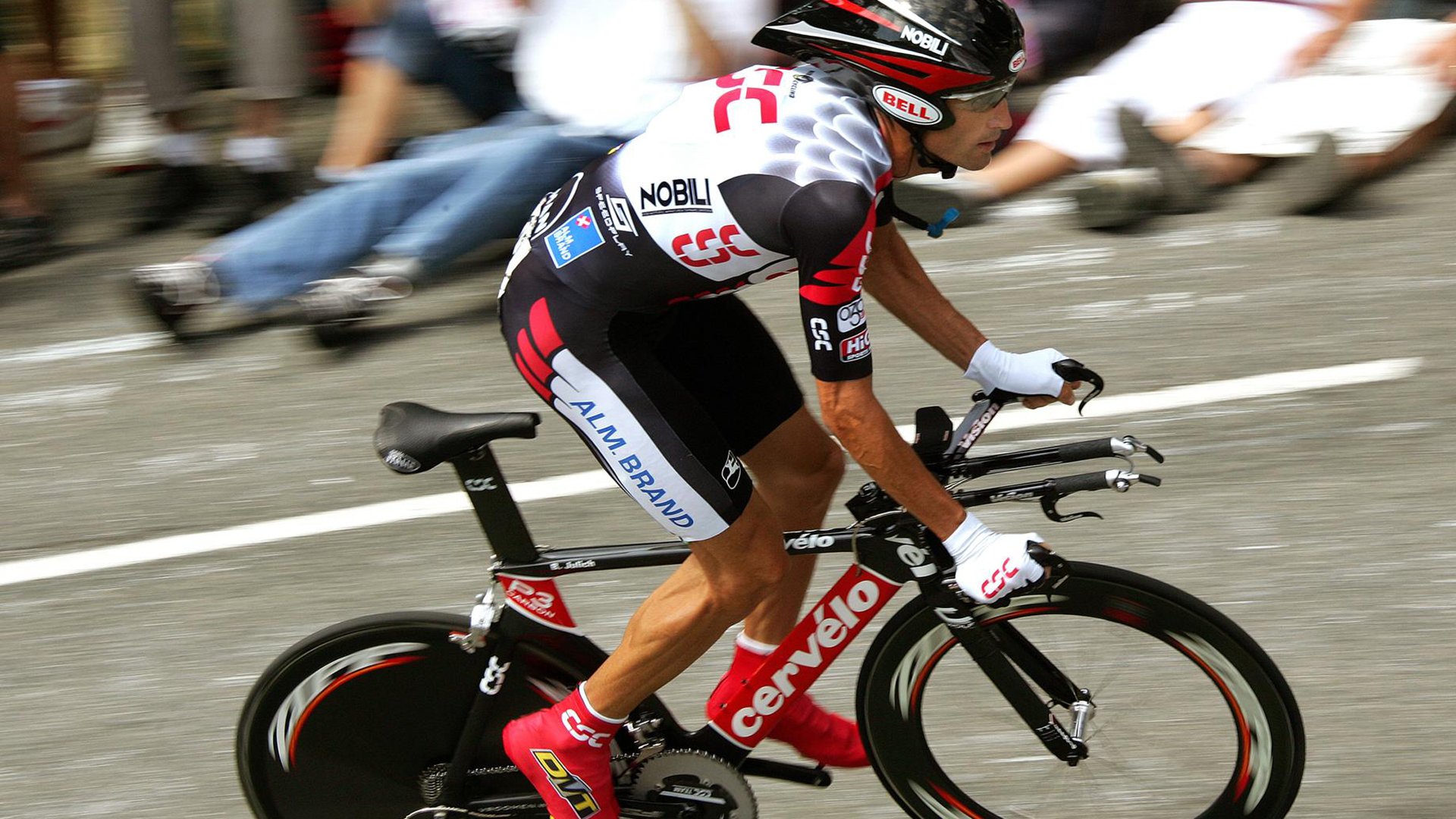 德甲争冠战之夜，姆巴佩完成里程碑，一场跨越边界的足球叙事